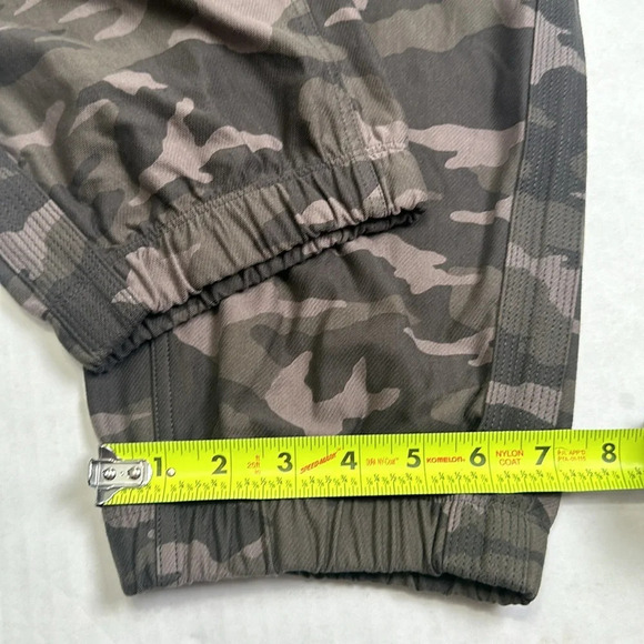 Athleta Farallon Joggers Camo Print Pull On Women Size 26 NWT Activewear Pants - Picture 12 of 12